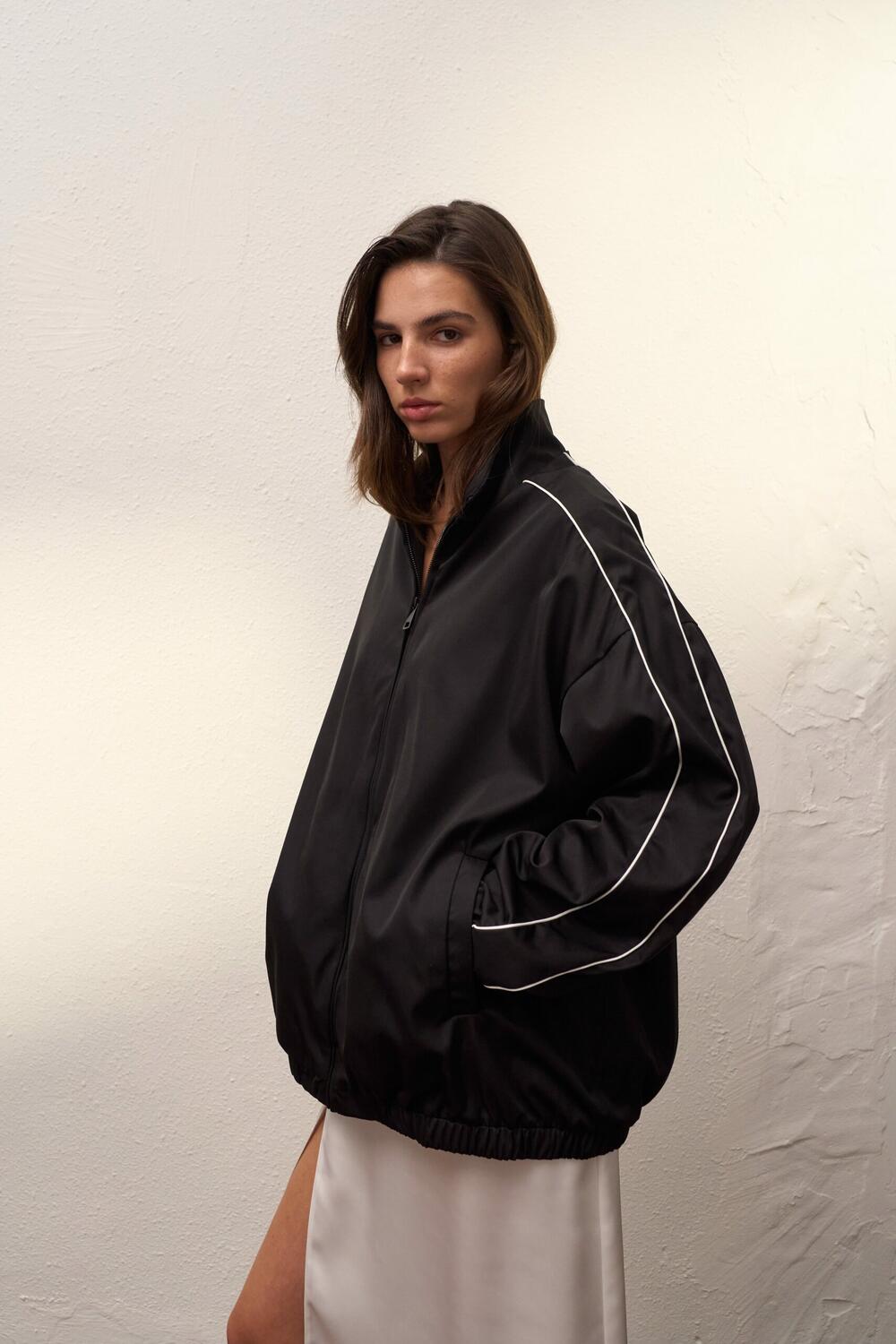 Бомбер з декоративними  кантами Manifest Чорний, XS/S