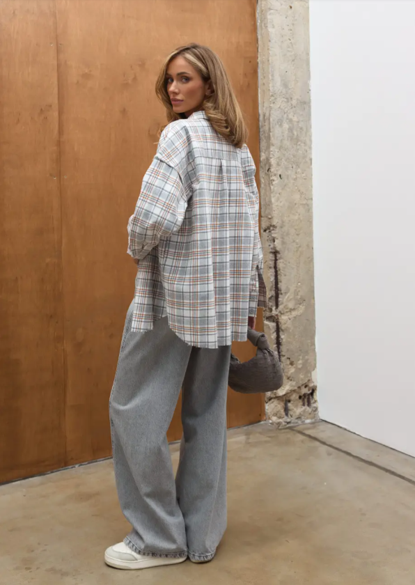 Сорочка в клітинку з акцентними швами TW28 Сірий, M/L